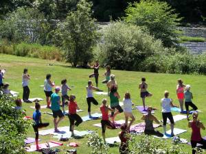 Δωρεάν μαθήματα yoga στα πάρκα της Αθήνας για τον Ιούνιο!