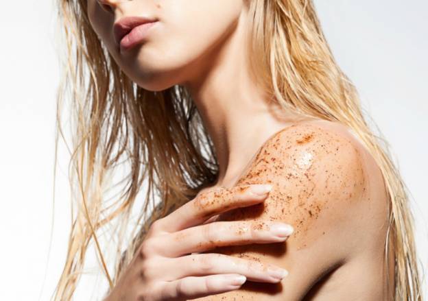 Το body scrub που δεν απολεπίζει μόνο