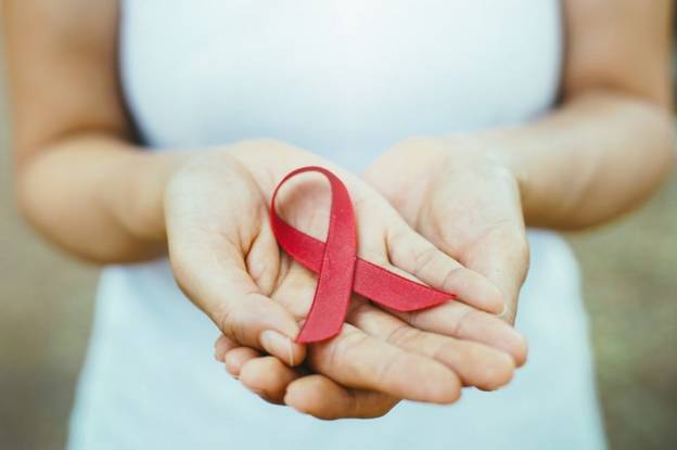 Ανησυχητικά τα στοιχεια για το AIDS: 3.721 άνθρωποι διαγνώστηκαν με τον ιό στην Ελλάδα την τελευταία πενταετία