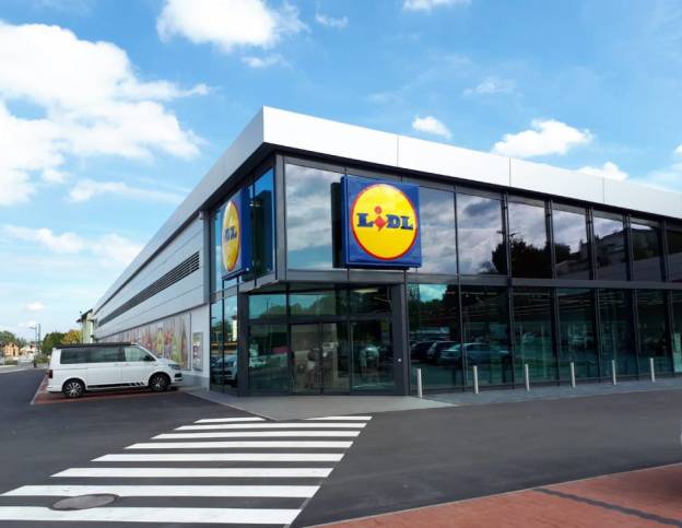 Lidl: Ανακαλεί συσκευασίες τροφίμων λόγω λιστέριας και κομματιών πλαστικού