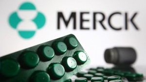 Covid-19: Το χάπι της Merck δεν μειώνει τη νοσηλεία στους εμβολιασμένους αλλά επιταχύνει την ανάρρωση