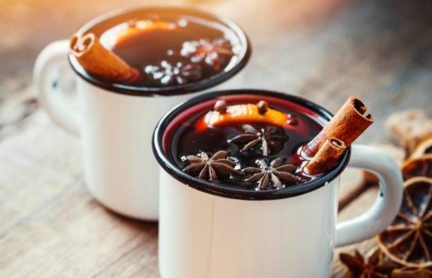 Συνταγή για Gluhwein, το ζεστό κρασί των εορτών